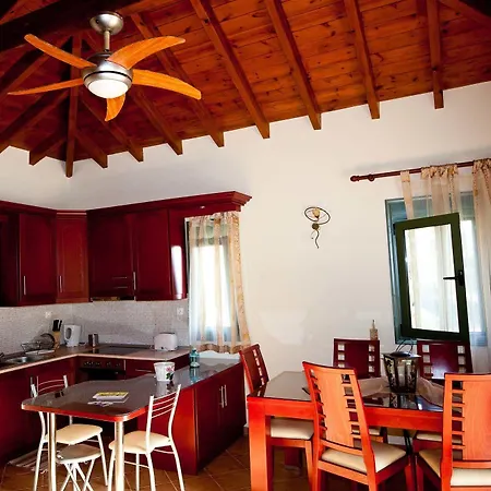 Holiday home Aselinos